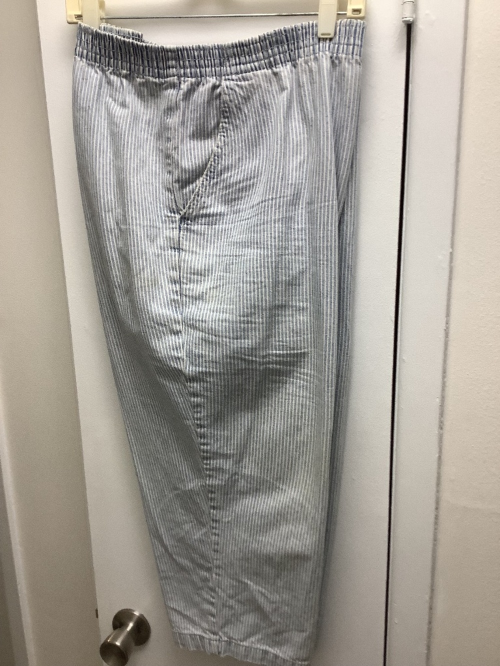 Capri pants size 18 elastic waistband + side pockets